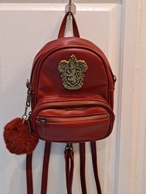 Universal Studios Harry Potter Gryffindor Red Mini Backpack Sling Pom-Pom Charm